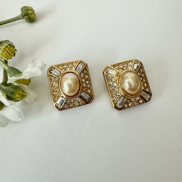 Vintage Christian Dior Signed Earrings Crystal Faux Pearl Gold Tone Clip On. - Picture 5 of 8